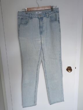 Twik - Light Wash Straight Leg Jeans